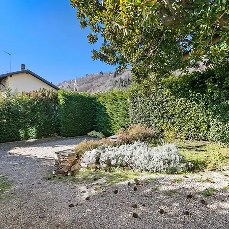 Jejia- Pool And Garden Lesa